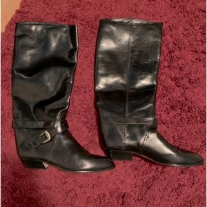 NWOT black leather knee boots with buckle are in great condition.
